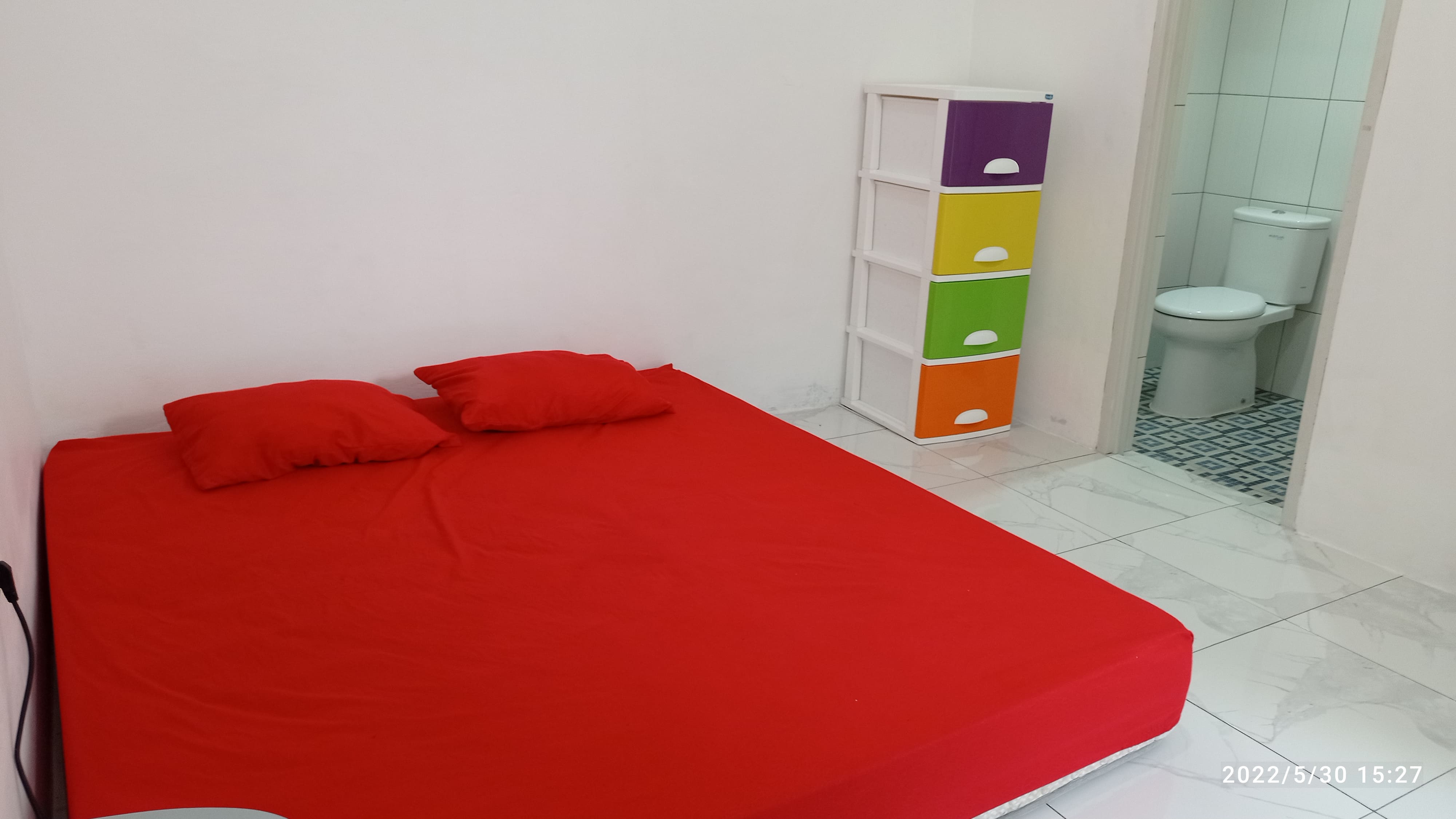 Foto Kamar M (Superior or Economy Room)  Kost Surabaya